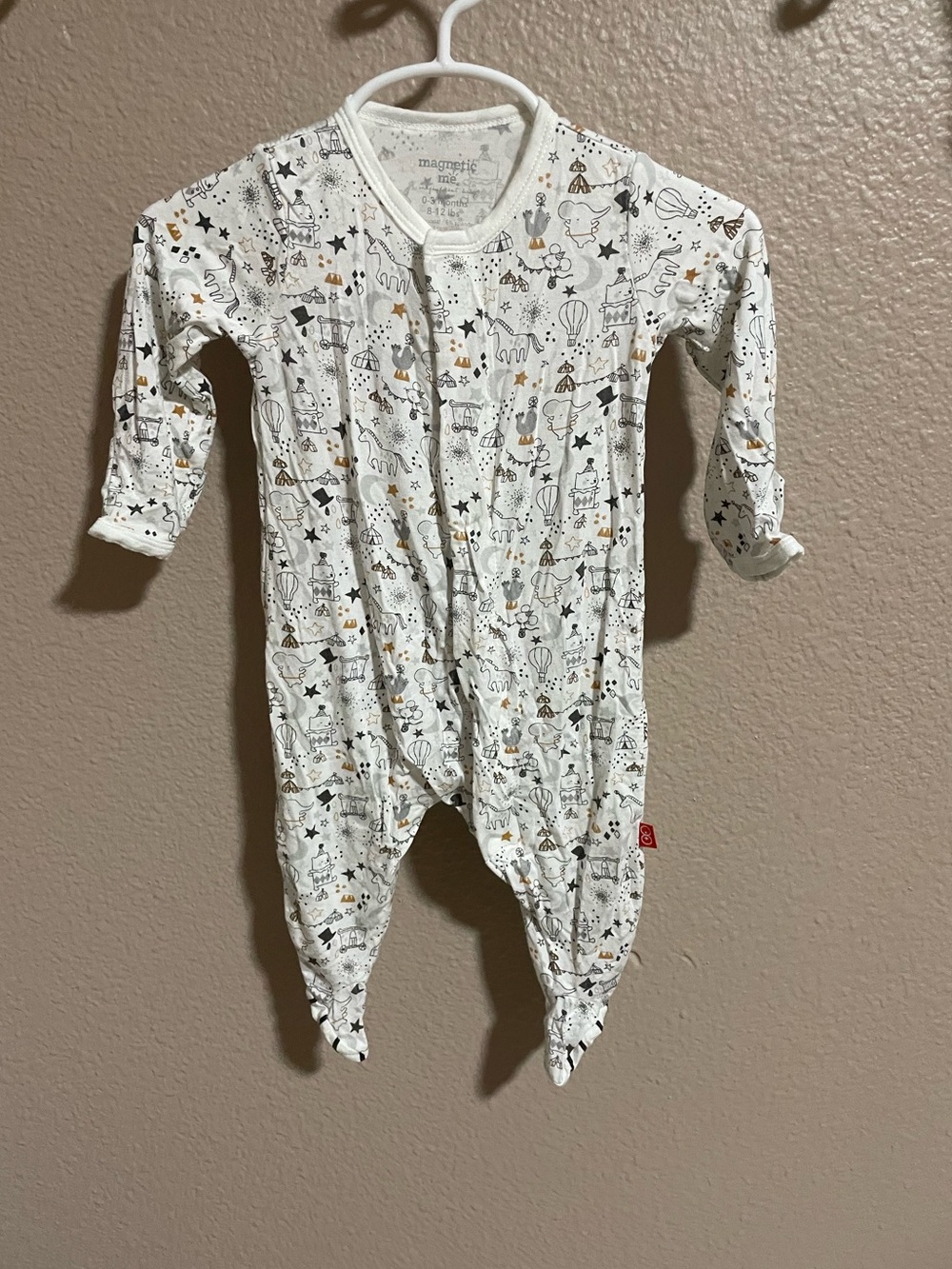 Magnetic me by Magnificent Baby White & Gold Printed Footed One-Piece Pajamas